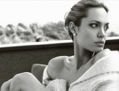 Angelina Jolie - Picture 180 - 1024x768
